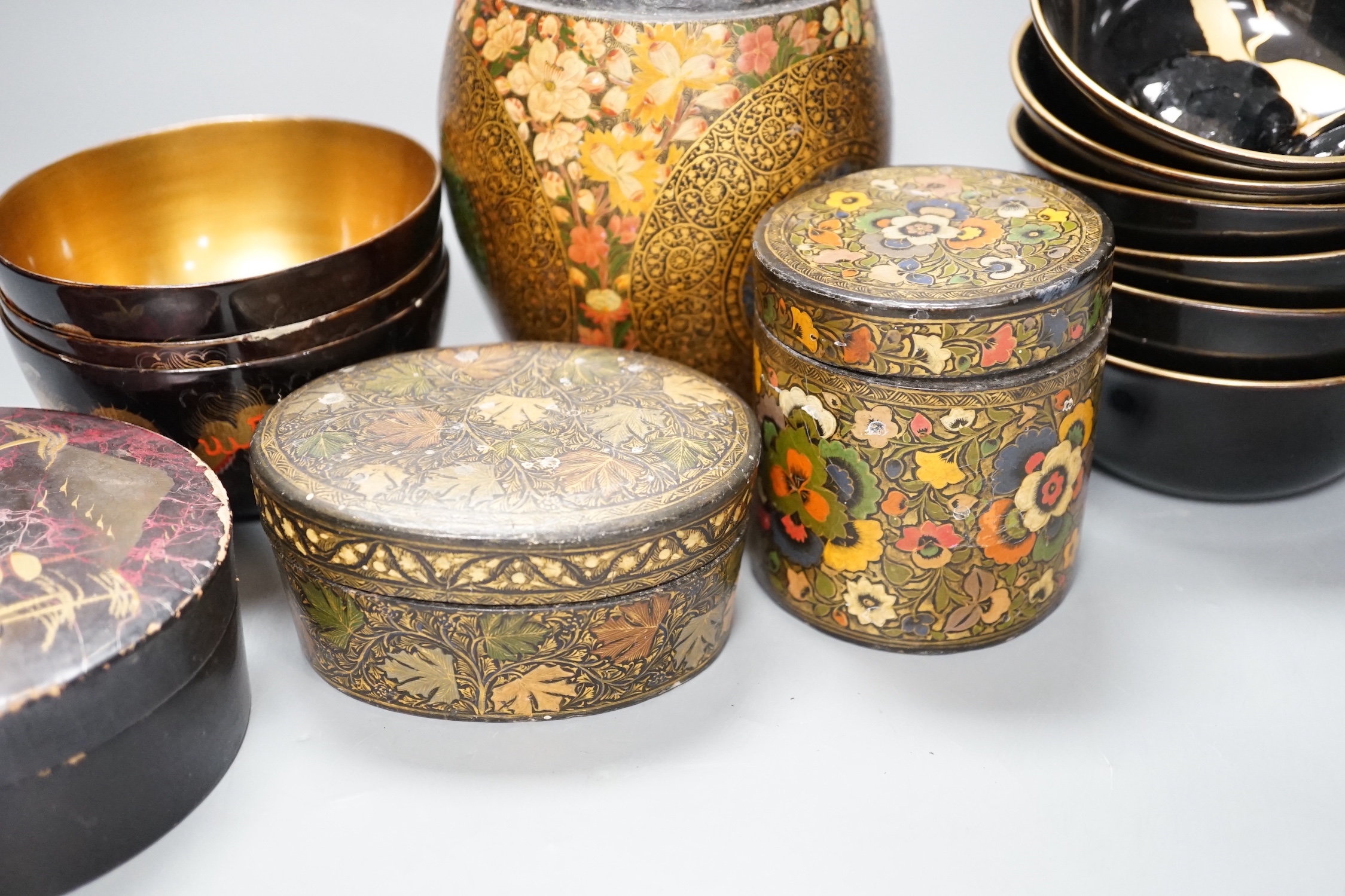 Mixed decorative Oriental and Indian lacquer wares, the barrel shaped jar 15.5cm